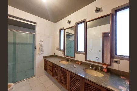 Casa à venda com 410m², 4 quartos e 2 vagasBanheiro Quarto 1