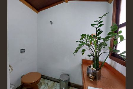 Casa à venda com 410m², 4 quartos e 2 vagasLavabo