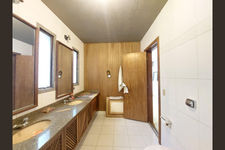 Casa à venda com 410m², 4 quartos e 2 vagasBanheiro Quarto 1
