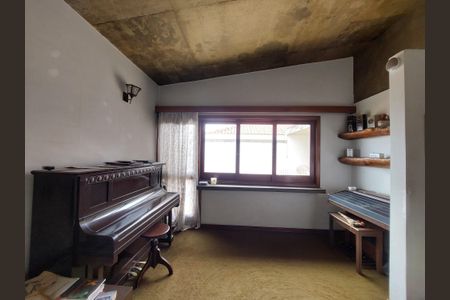 Casa à venda com 410m², 4 quartos e 2 vagasSala