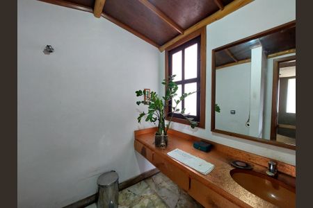 Casa à venda com 410m², 4 quartos e 2 vagasLavabo