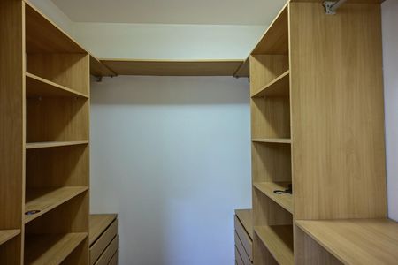 Apartamento para alugar com 143m², 4 quartos e 2 vagasArmário da Suíte  3