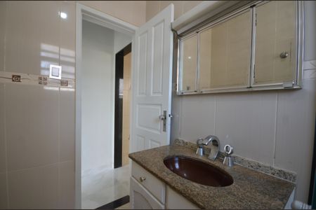 Apartamento para alugar com 60m², 2 quartos e sem vagaBanheiro