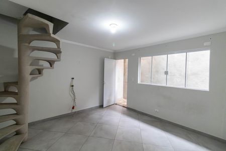 Sala de casa para alugar com 2 quartos, 75m² em Vila Taquari, São Paulo