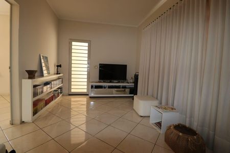 Sala de casa à venda com 3 quartos, 180m² em Taquaral, Campinas