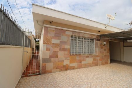 Casa à venda com 180m², 3 quartos e 5 vagas Casa à venda com 180m², 3 quartos e 5 vagasÁrea externa