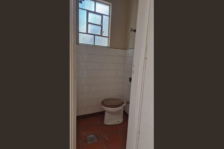 Casa à venda com 180m², 3 quartos e 5 vagas Casa à venda com 180m², 3 quartos e 5 vagasBanheiro de serviço