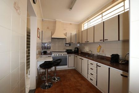 Casa à venda com 180m², 3 quartos e 5 vagas Casa à venda com 180m², 3 quartos e 5 vagasCozinha