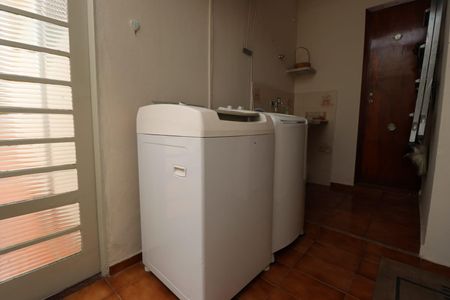 Casa à venda com 180m², 3 quartos e 5 vagas Casa à venda com 180m², 3 quartos e 5 vagasÁrea de serviço