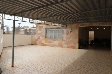 Casa à venda com 180m², 3 quartos e 5 vagas Casa à venda com 180m², 3 quartos e 5 vagasÁrea externa