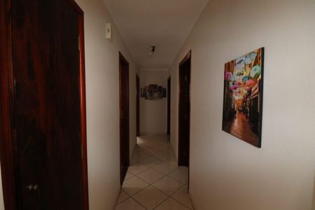 Corredor de casa à venda com 3 quartos, 180m² em Taquaral, Campinas