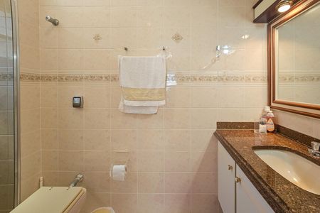 Apartamento para alugar com 225m², 3 quartos e 2 vagas Apartamento para alugar com 225m², 3 quartos e 2 vagasBanheiro Suíte 2
