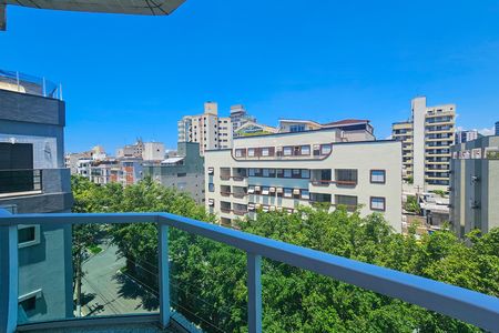 Apartamento para alugar com 225m², 3 quartos e 2 vagas Apartamento para alugar com 225m², 3 quartos e 2 vagasVaranda Sala