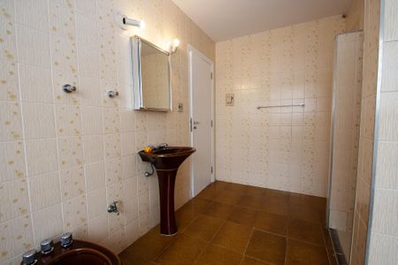 Casa para alugar com 400m², 4 quartos e 4 vagas Casa para alugar com 400m², 4 quartos e 4 vagasbanheiro 2 corredor