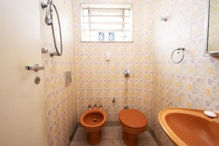 Casa para alugar com 400m², 4 quartos e 4 vagas Casa para alugar com 400m², 4 quartos e 4 vagasbanheiro corredor