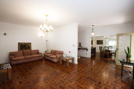 Casa para alugar com 400m², 4 quartos e 4 vagas Casa para alugar com 400m², 4 quartos e 4 vagasSala de estar