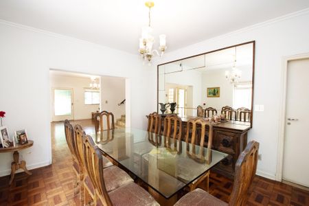 Casa para alugar com 400m², 4 quartos e 4 vagas Casa para alugar com 400m², 4 quartos e 4 vagasSala de jantar