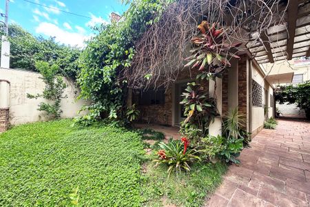 Casa para alugar com 400m², 4 quartos e 4 vagas Casa para alugar com 400m², 4 quartos e 4 vagasquintal frente da casa