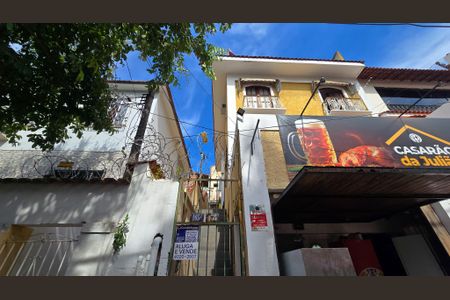 Casa para alugar com 130m², 3 quartos e sem vagaFachada casa com placa