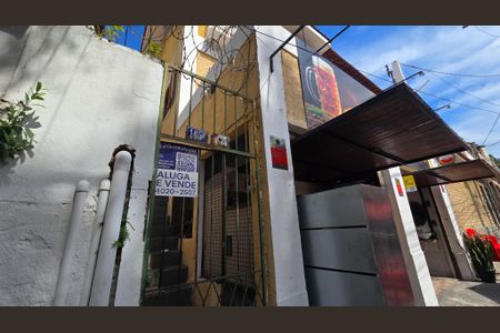 Casa para alugar com 130m², 3 quartos e sem vagaFachada casa com placa