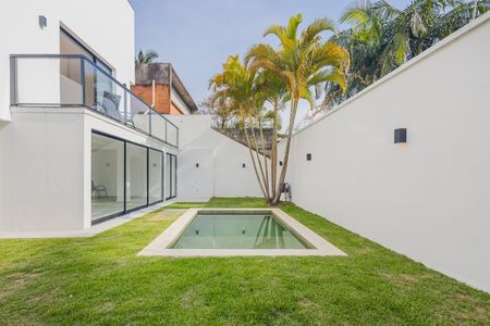 Casa à venda com 450m², 4 quartos e 2 vagas Casa à venda com 450m², 4 quartos e 2 vagasFoto 01