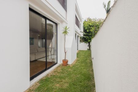 Casa à venda com 450m², 4 quartos e 2 vagas Casa à venda com 450m², 4 quartos e 2 vagasFoto 31