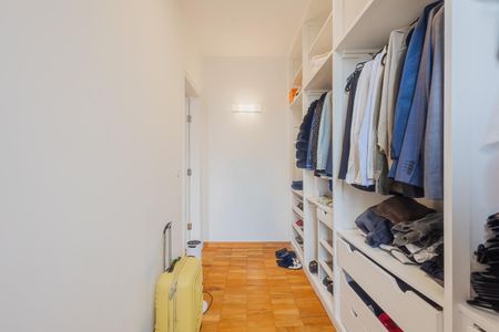 Casa à venda com 450m², 4 quartos e 2 vagas Casa à venda com 450m², 4 quartos e 2 vagasFoto 42