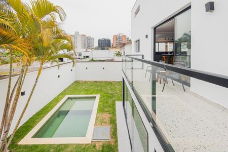Casa à venda com 450m², 4 quartos e 2 vagas Casa à venda com 450m², 4 quartos e 2 vagasFoto 01