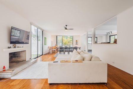 Casa à venda com 450m², 4 quartos e 2 vagas Casa à venda com 450m², 4 quartos e 2 vagasFoto 19