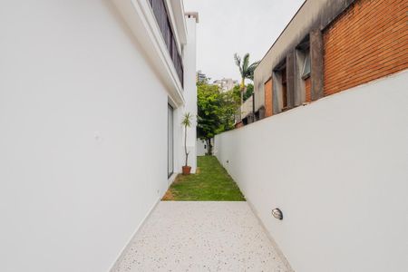 Casa à venda com 450m², 4 quartos e 2 vagas Casa à venda com 450m², 4 quartos e 2 vagasFoto 29