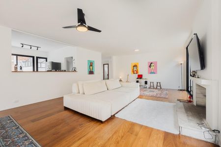 Casa à venda com 450m², 4 quartos e 2 vagas Casa à venda com 450m², 4 quartos e 2 vagasFoto 01