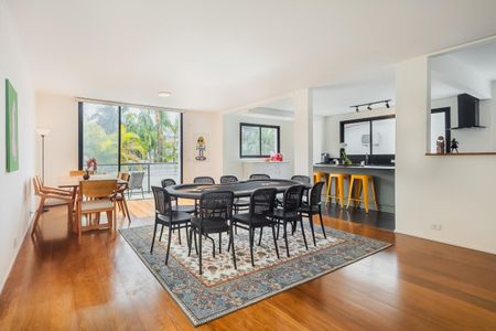 Casa à venda com 450m², 4 quartos e 2 vagas Casa à venda com 450m², 4 quartos e 2 vagasFoto 01