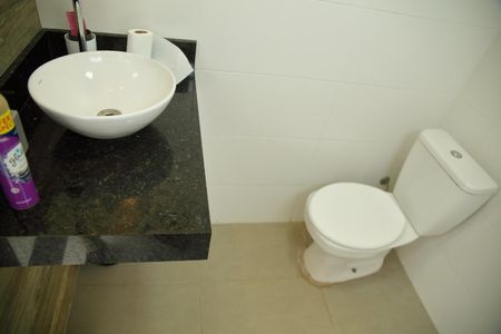 Casa à venda com 407m², 2 quartos e 2 vagasBanheiro de Serviço 