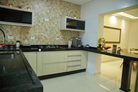 Casa à venda com 407m², 2 quartos e 2 vagasCozinha 