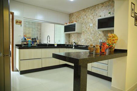 Casa à venda com 407m², 2 quartos e 2 vagasCozinha 