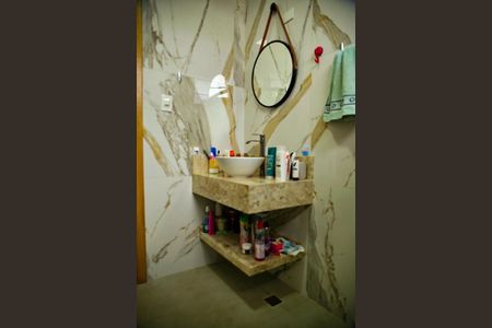 Casa à venda com 407m², 2 quartos e 2 vagasBanheiro 