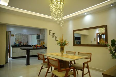 Casa à venda com 407m², 2 quartos e 2 vagasCopa/Cozinha 