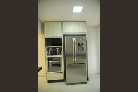 Casa à venda com 407m², 2 quartos e 2 vagasCozinha 