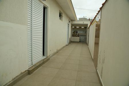 Casa à venda com 407m², 2 quartos e 2 vagasQuintal /Lateral 