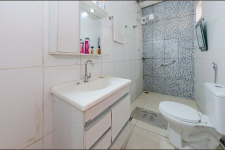 Banheiro de kitnet/studio para alugar com 1 quarto, 26m² em Aparecida, Belo Horizonte