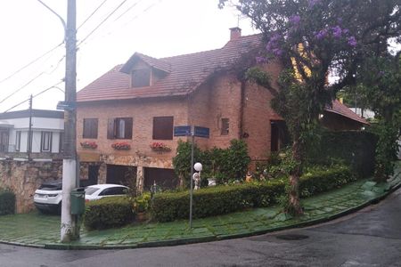 Casa à venda com 200m², 4 quartos e 1 vaga Casa à venda com 200m², 4 quartos e 1 vagaFachada