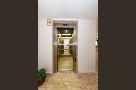 Apartamento à venda com 194m², 4 quartos e 3 vagasHall de entrada