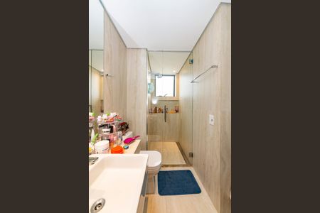 Apartamento à venda com 194m², 4 quartos e 3 vagasBanheiro da Suíte 2