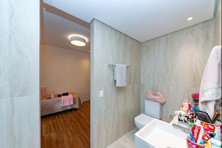 Apartamento à venda com 194m², 4 quartos e 3 vagasBanheiro Semi Suítes