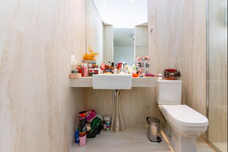 Apartamento à venda com 194m², 4 quartos e 3 vagasBanheiro da Suíte 2