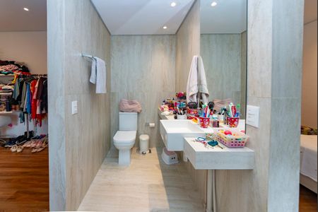 Apartamento à venda com 194m², 4 quartos e 3 vagasBanheiro Semi Suítes