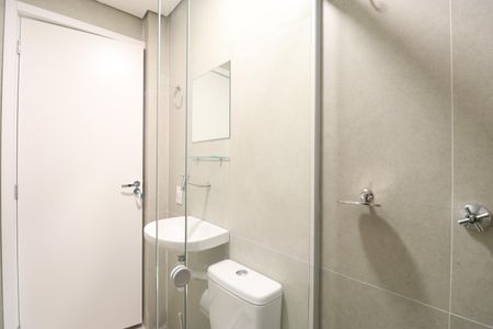 Banheiro de kitnet/studio para alugar com 1 quarto, 20m² em Barra Funda, São Paulo