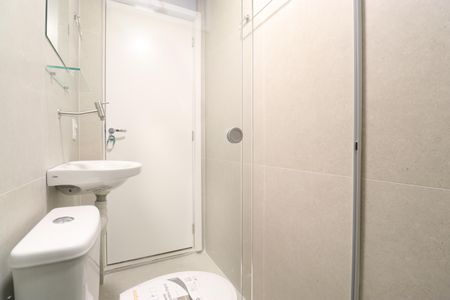 Banheiro de kitnet/studio para alugar com 1 quarto, 26m² em Barra Funda, São Paulo