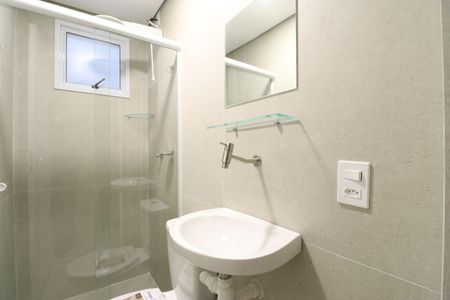 Banheiro de kitnet/studio para alugar com 1 quarto, 26m² em Barra Funda, São Paulo