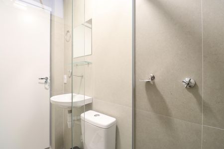 Banheiro de kitnet/studio para alugar com 1 quarto, 20m² em Barra Funda, São Paulo